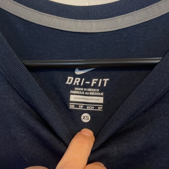 Womens nike dri-fit weightlifting long sleeve shirt. Excellent condition - Picture 3 of 4